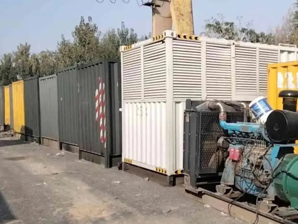 凌河200KW柴油发电机机组每小时油耗是多少？